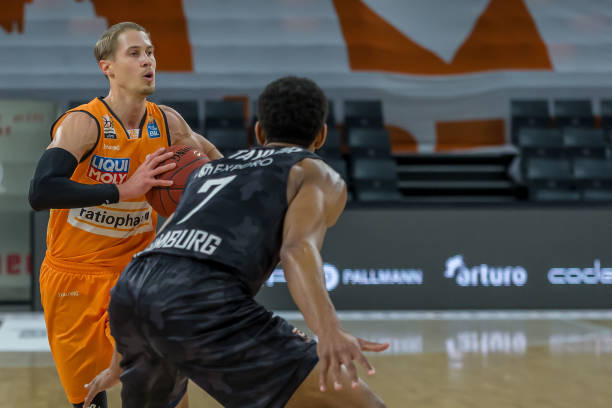 战中占据先 战中占据先